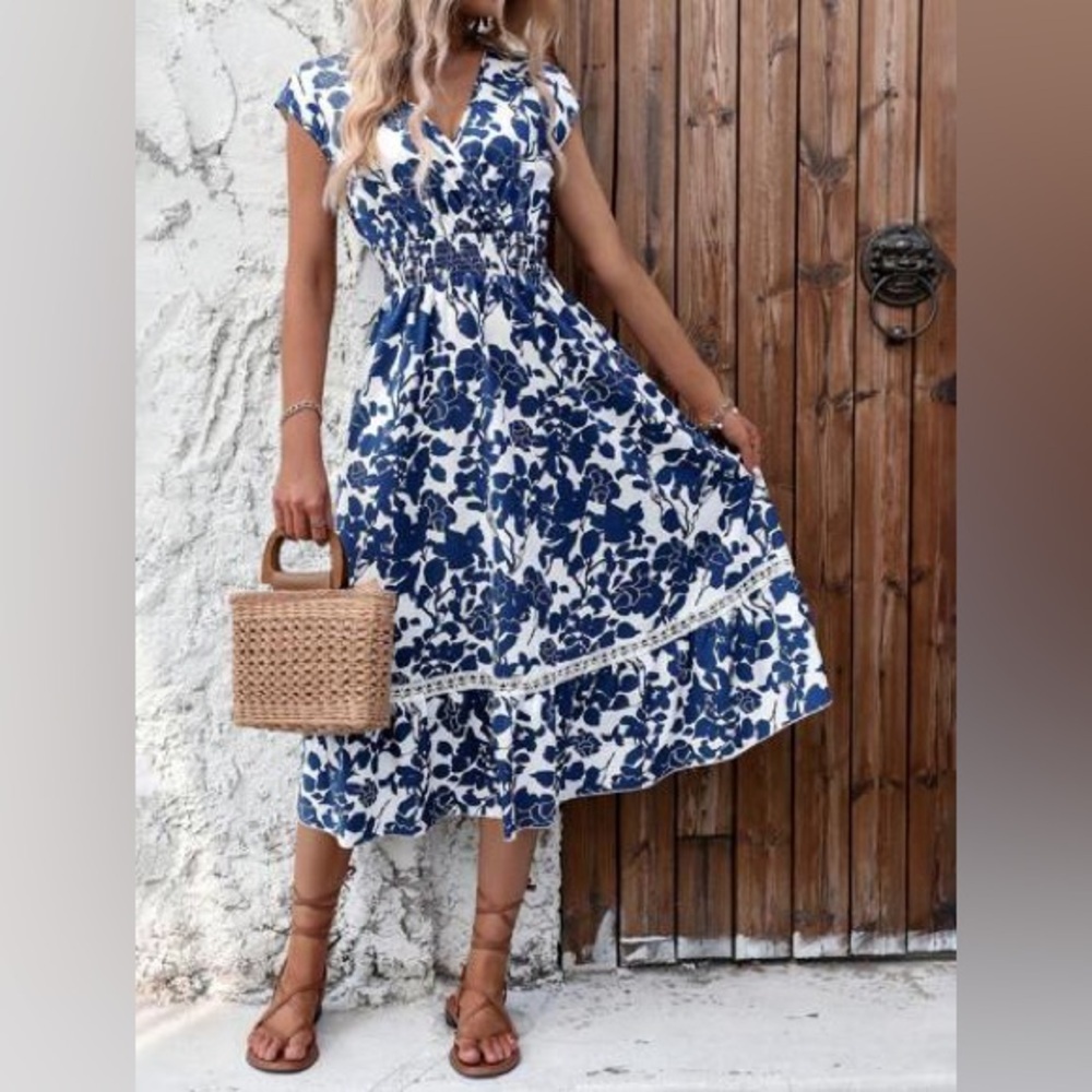 New XL 12 SHEIN blue white floral midi dress v neck swingy long shirred waist
